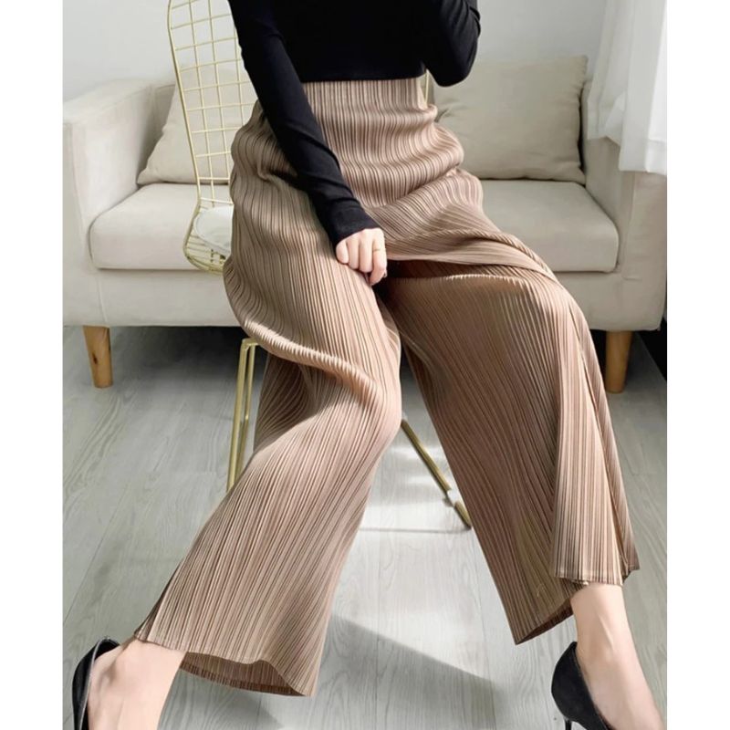 Pleated Wide-Leg Pants