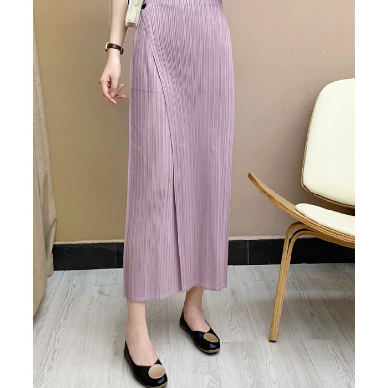 Pleated Wide-Leg Pants