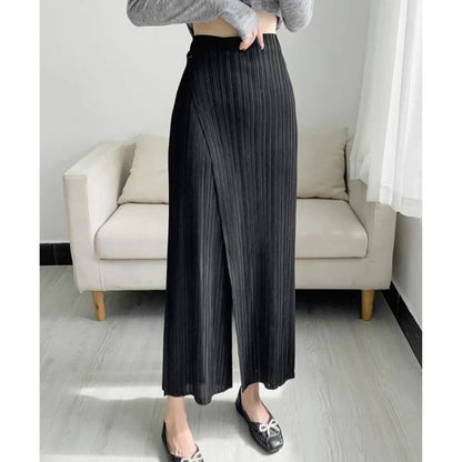 Pleated Wide-Leg Pants